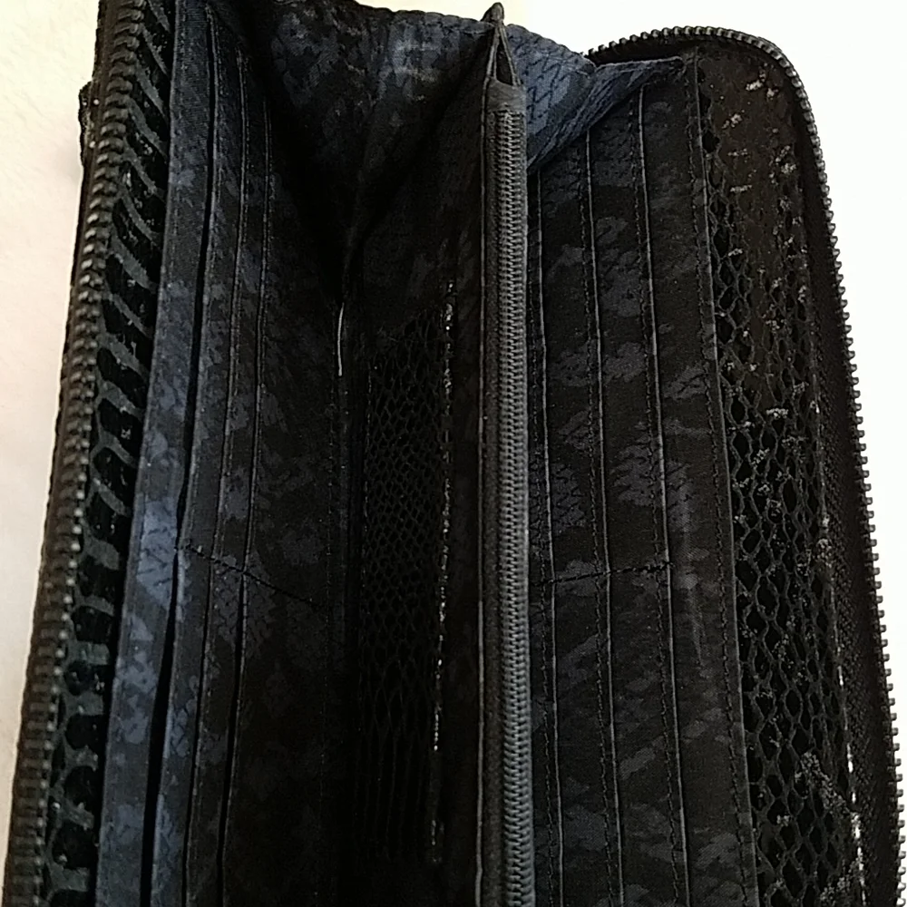 Kenneth Cole Wallet - Picture 2 of 5